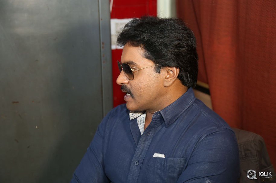 Jakkanna-Movie-Team-Visited-Hyderabad-Theaters